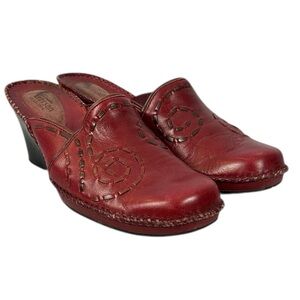 Clarks Artisan Collection Boho Leather Embroidered Mules Wedge Clogs Size 10 Red